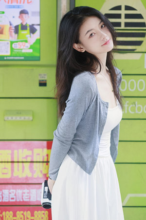 三个黑人吸奶摸B太爽了